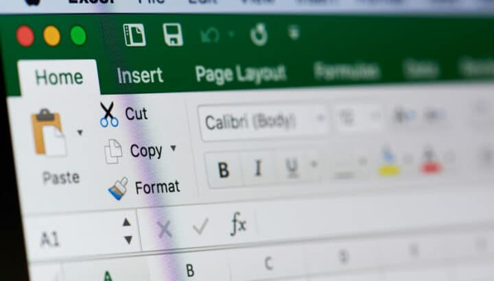 Gros plan sur l'interface du logiciel Excel affichant le ruban d'accueil