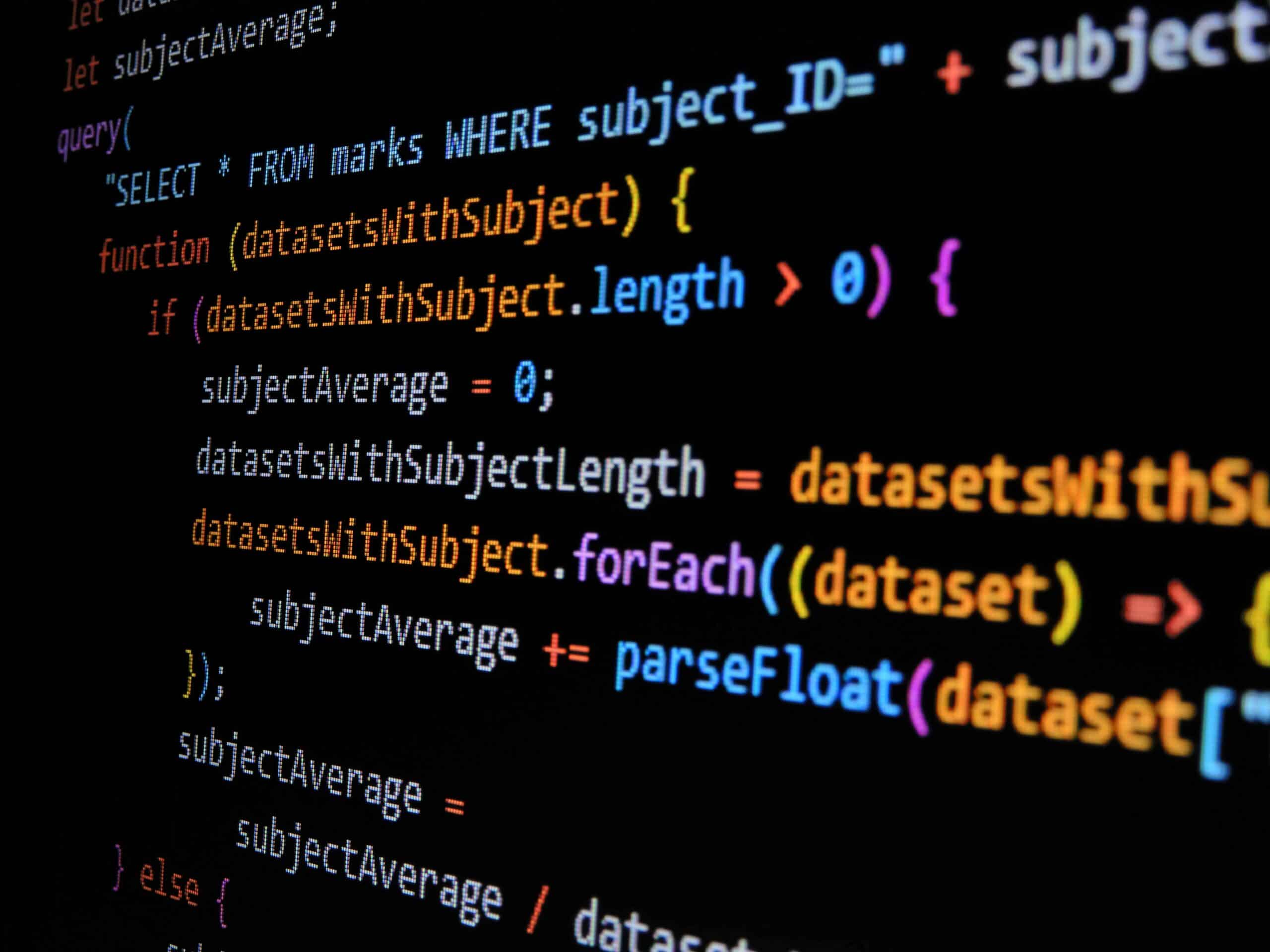 Écran affichant du code JavaScript avec une requête SQL "SELECT * FROM marks"