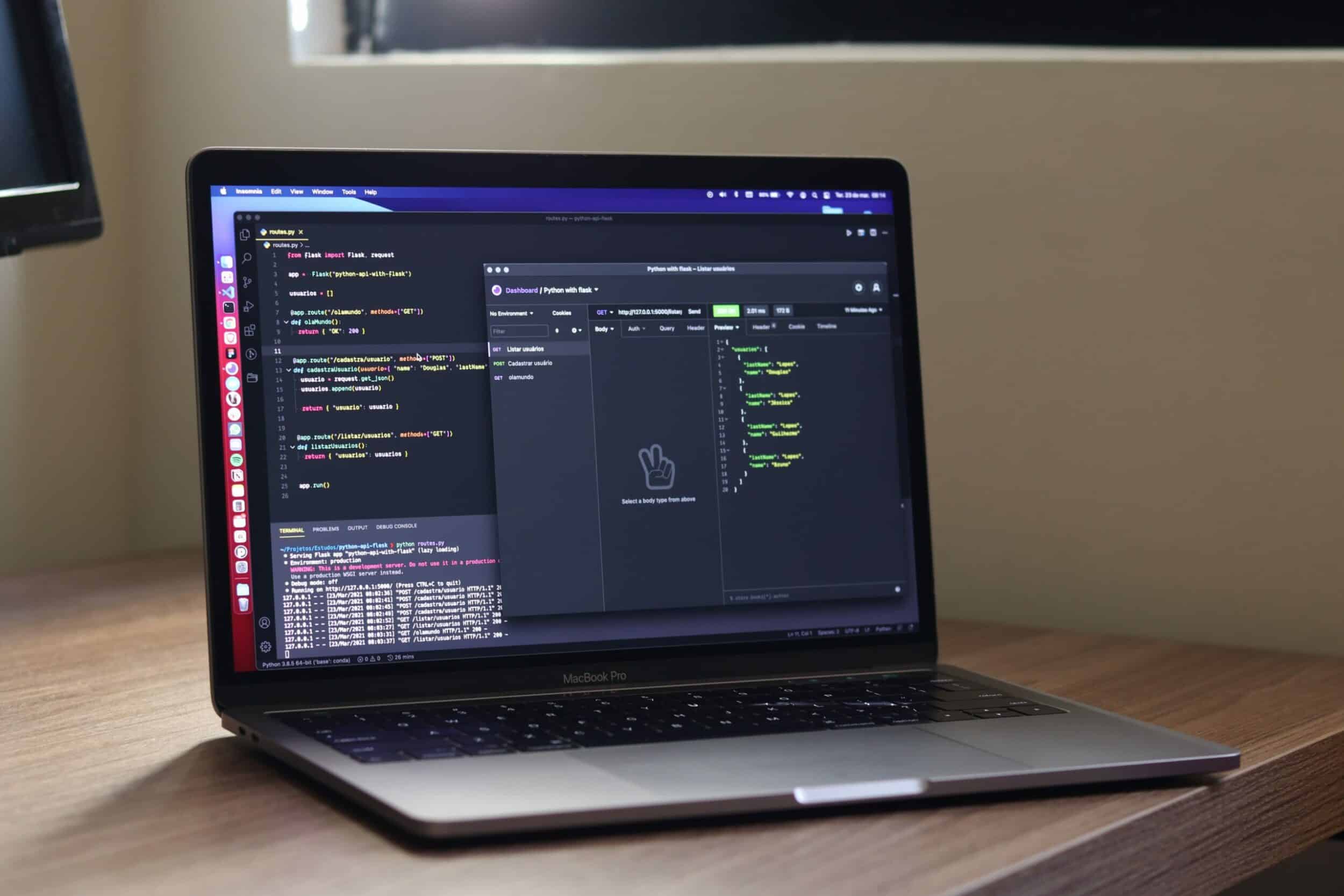 Écran affichant le code et la documentation d'une API Python Flask