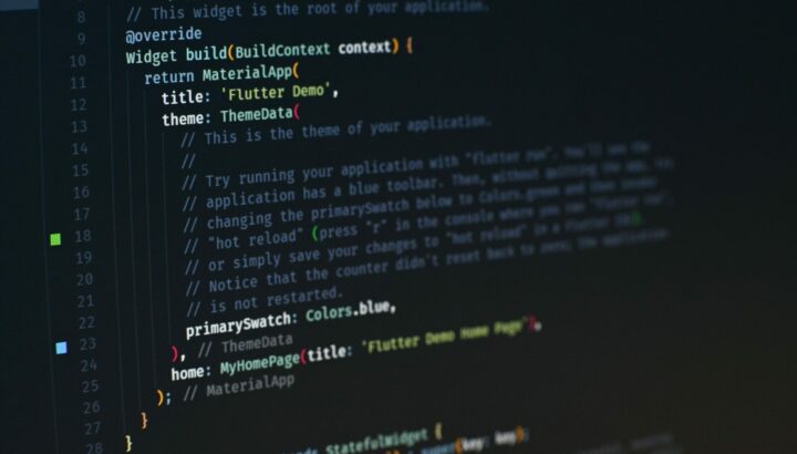 Écran affichant du code Dart d'une application Flutter