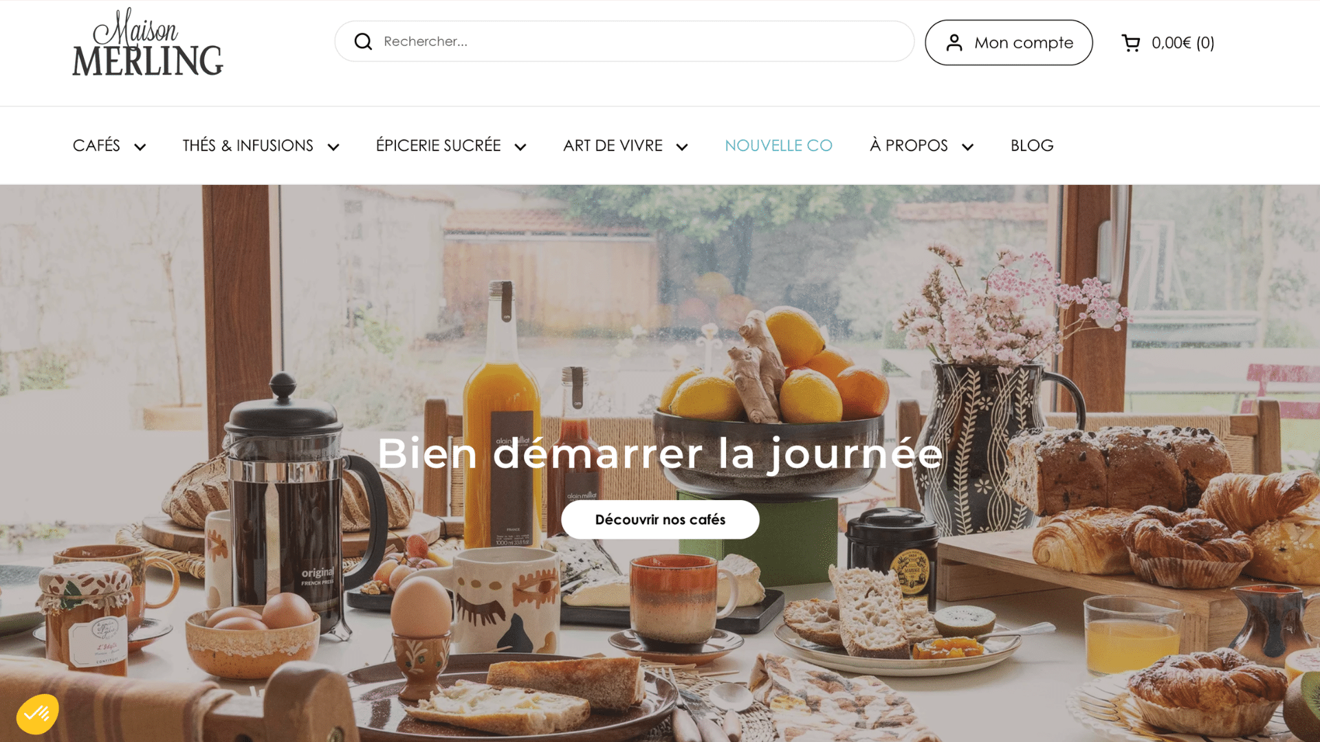 Capture d'écran de la bannière d'accueil Maison Merling : table de petit-déjeuner avec cafetière à piston, jus de fruits, corbeille de fruits, pain et croissants, texte "Bien démarrer la journée"