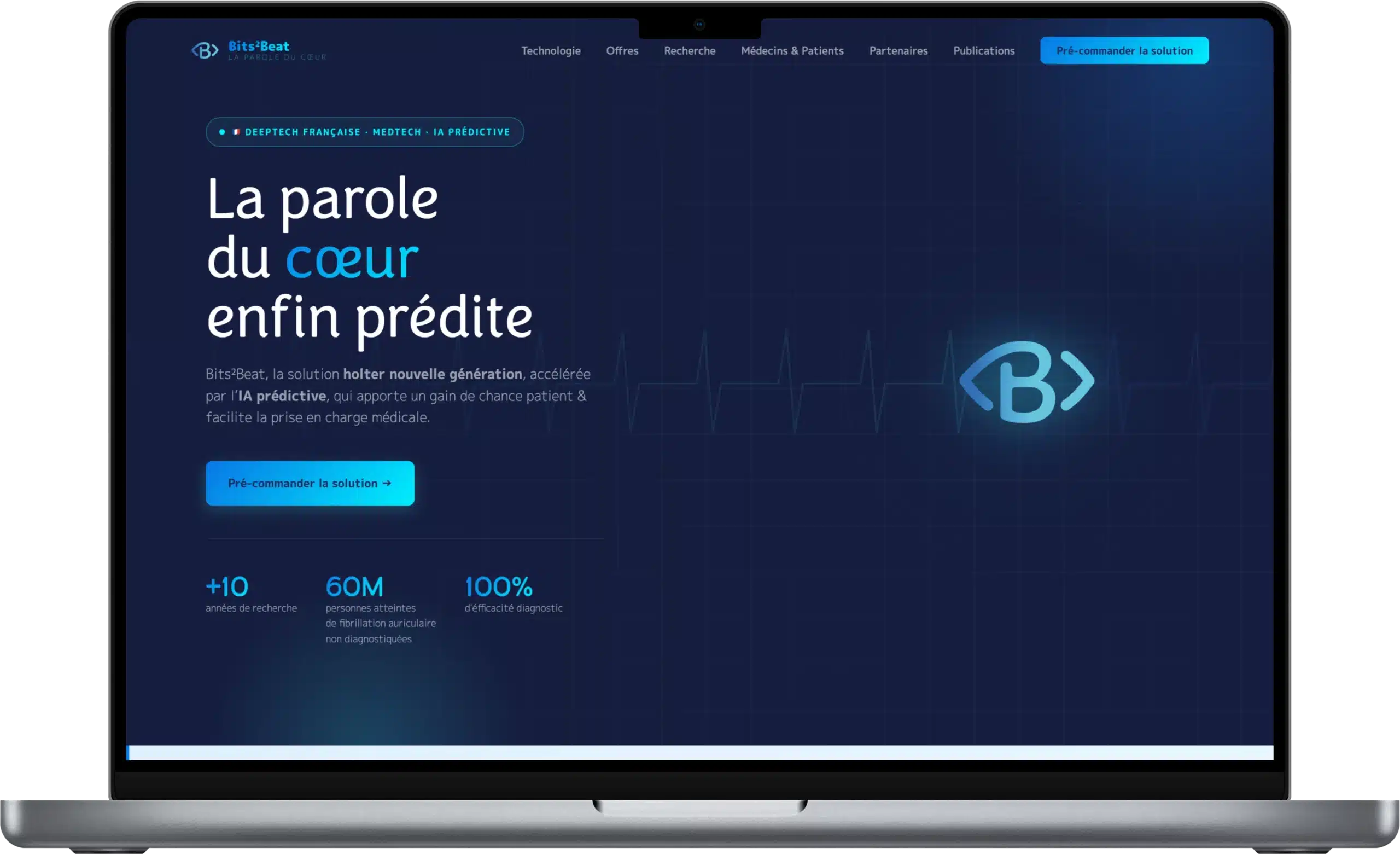 Ordinateur portable affichant la page d'accueil Bits2Beat "La parole du cœur enfin prédite", fond bleu nuit avec logo cardiogramme